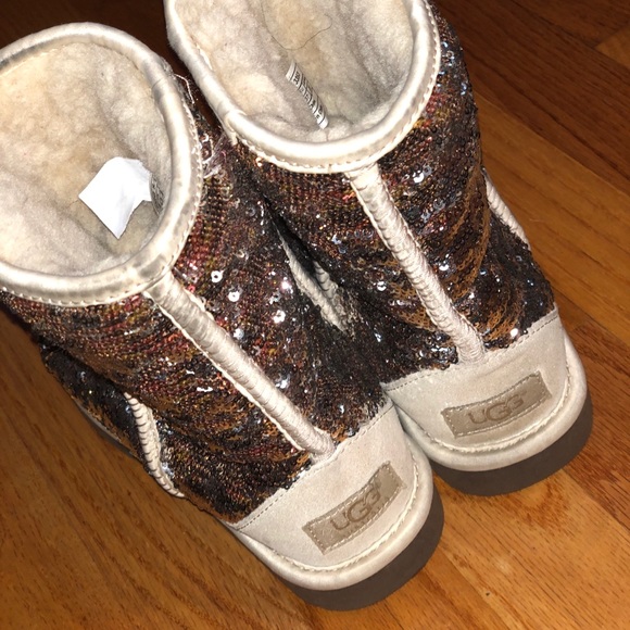 Classic uggs. - Picture 2 of 4